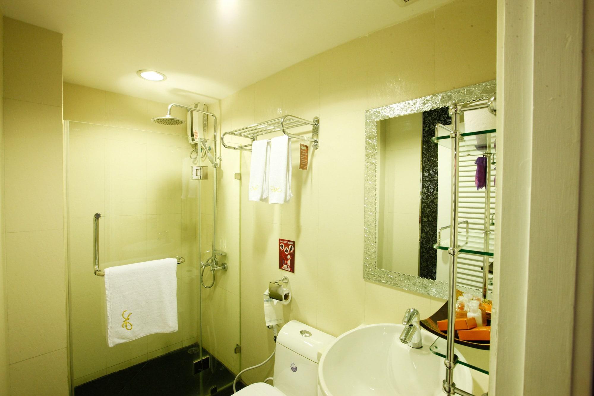 בנגקוק Mirth Sathorn Hotel מראה חיצוני תמונה