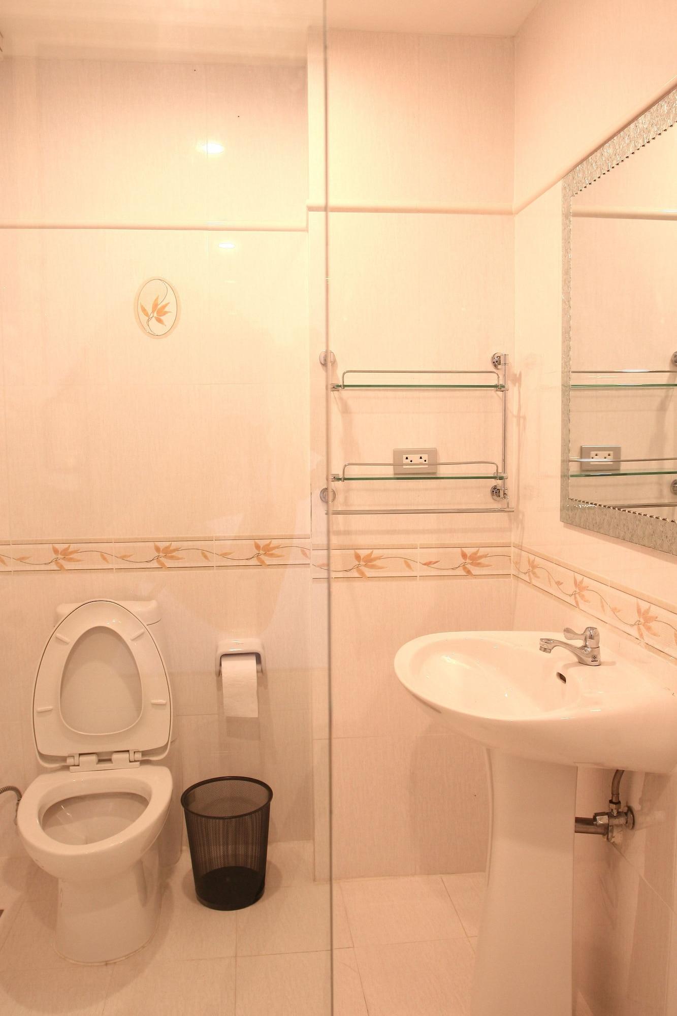 בנגקוק Mirth Sathorn Hotel מראה חיצוני תמונה